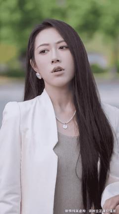 军训求雨我玄学大佬的身份瞒不住了