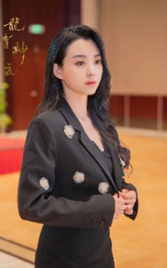 龙霄神主第三部